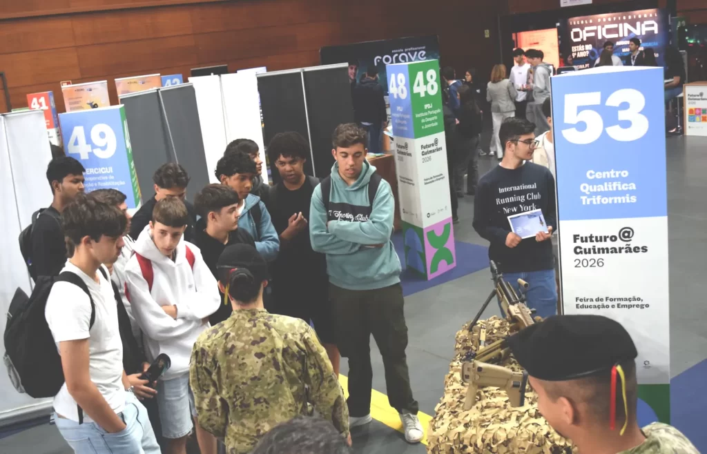 Stand do Exército numa feira de emprego